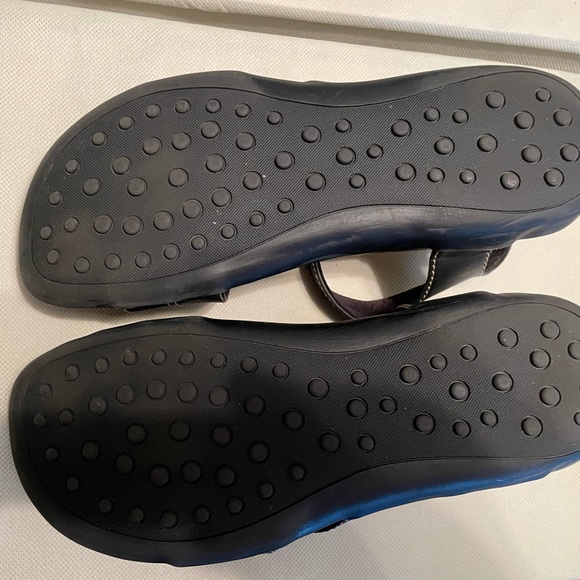 Sandals - Picture 3 of 4